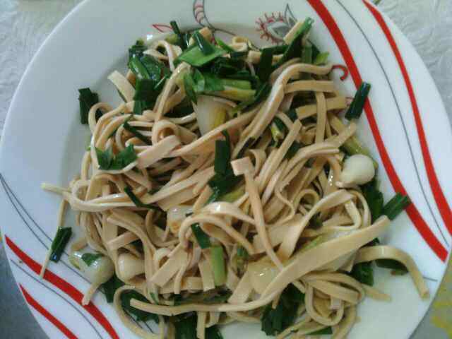 大蒜炒豆皮