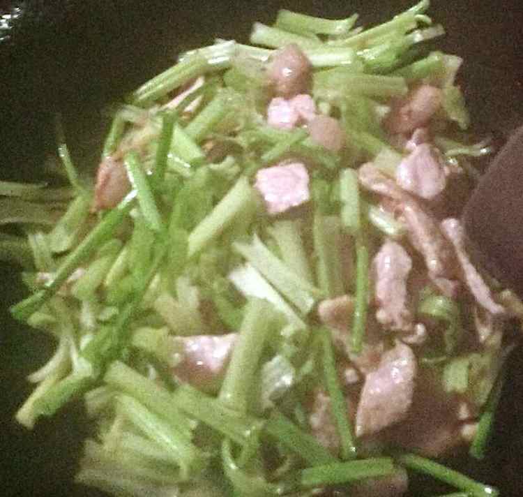 芹菜炒肉