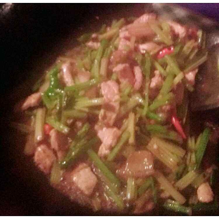 芹菜炒肉