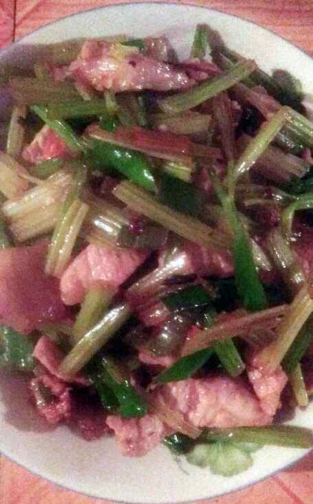 芹菜炒肉