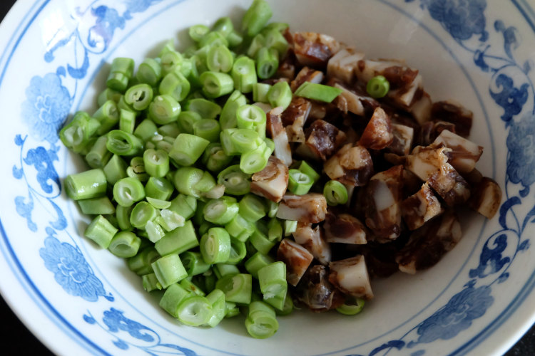 豆角腊肠番茄饭