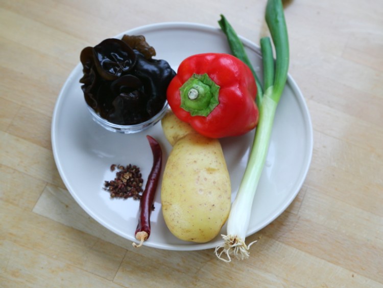 炝炒木耳土豆丝#本味