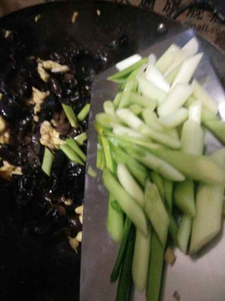 木耳炒鸡蛋