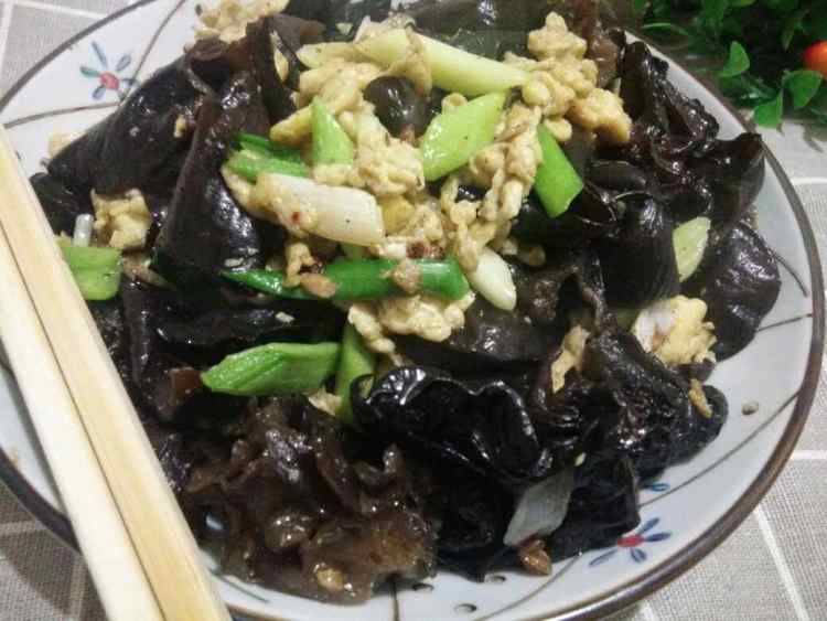 木耳炒鸡蛋