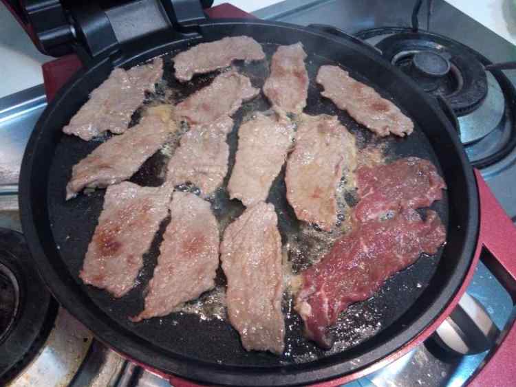 生菜烤牛肉