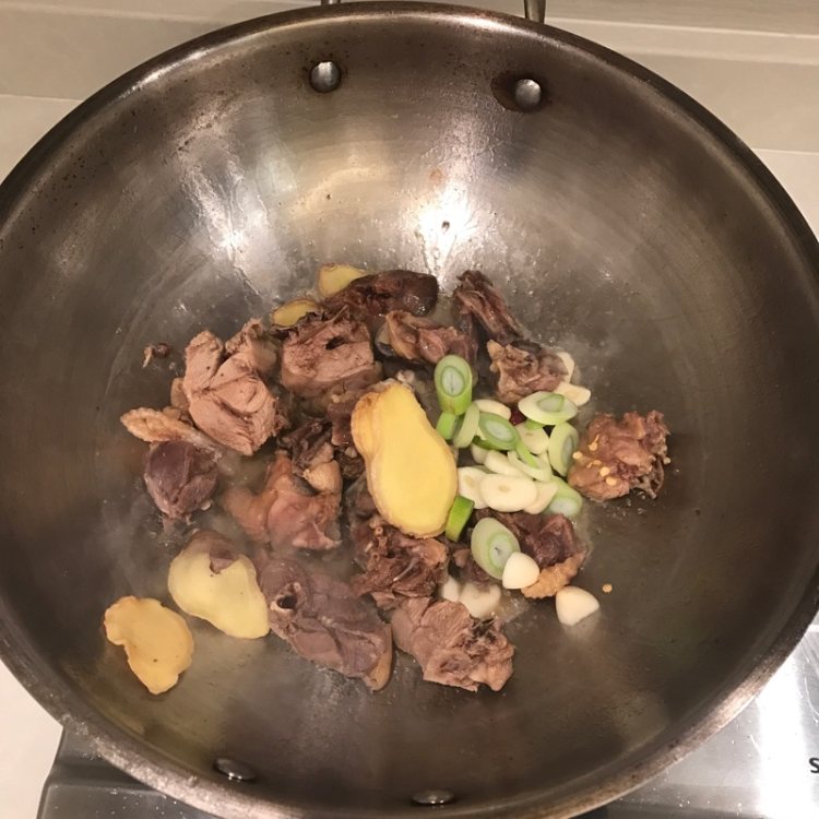红烧鸡块玉米