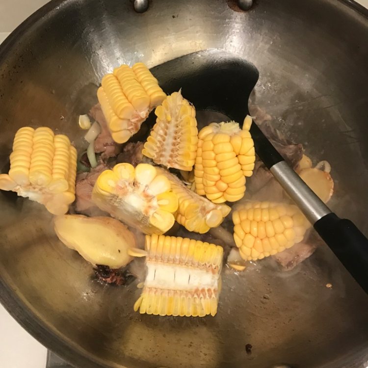 红烧鸡块玉米