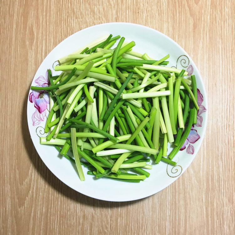 蒜苔炒鸡胸肉