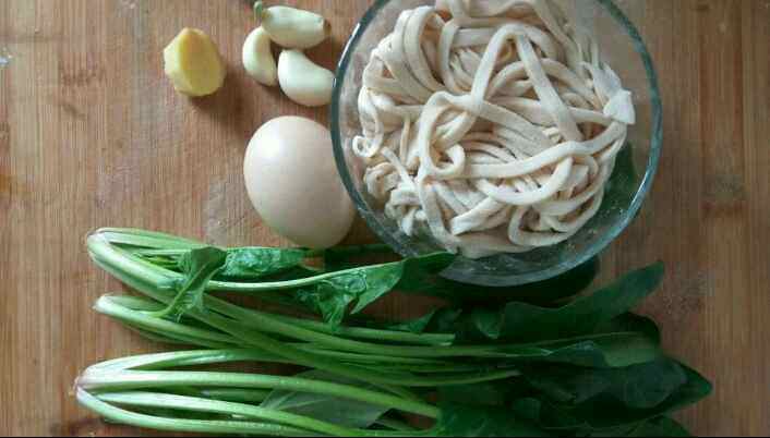 菠菜煮面条
