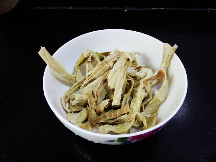 野笋干炖鸡