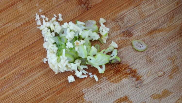 果仁芹菜