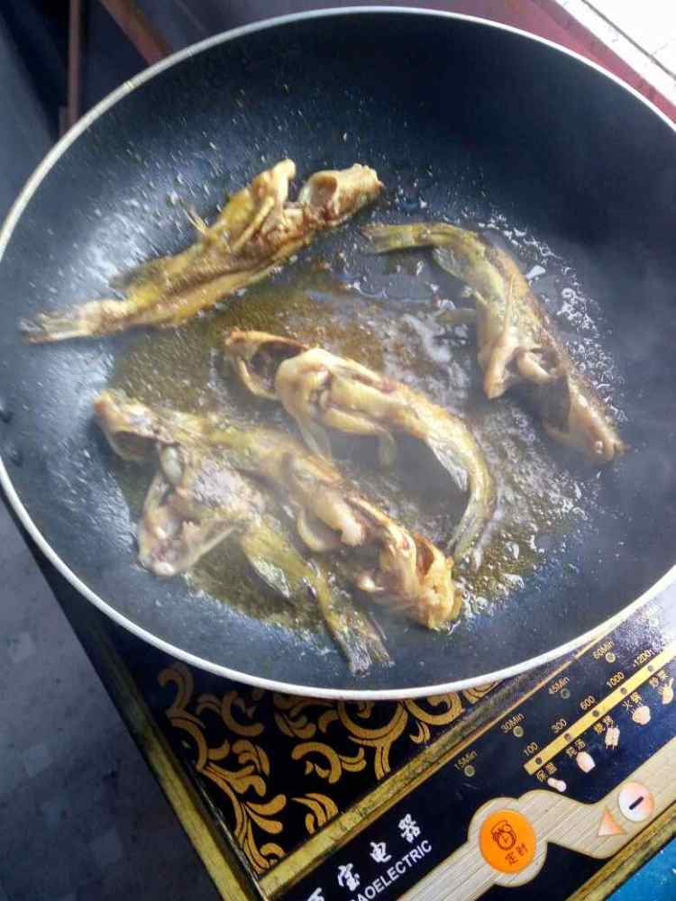 黄丫头烧豆腐