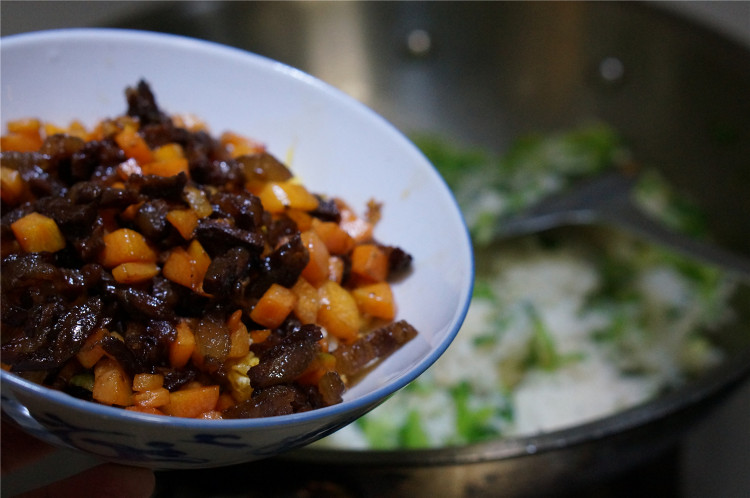 酱油肉芥菜炒饭