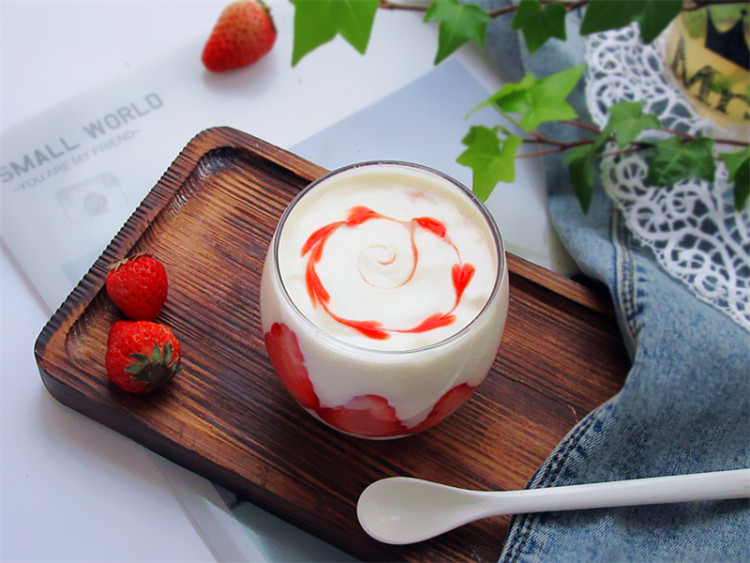 草莓酸奶饮女性的朋友
