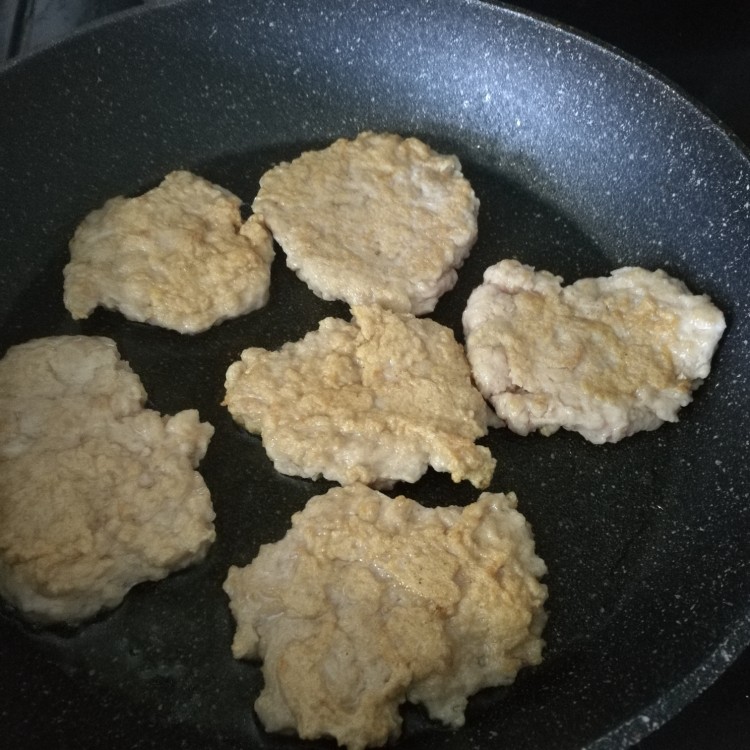 煎鸡肉饼