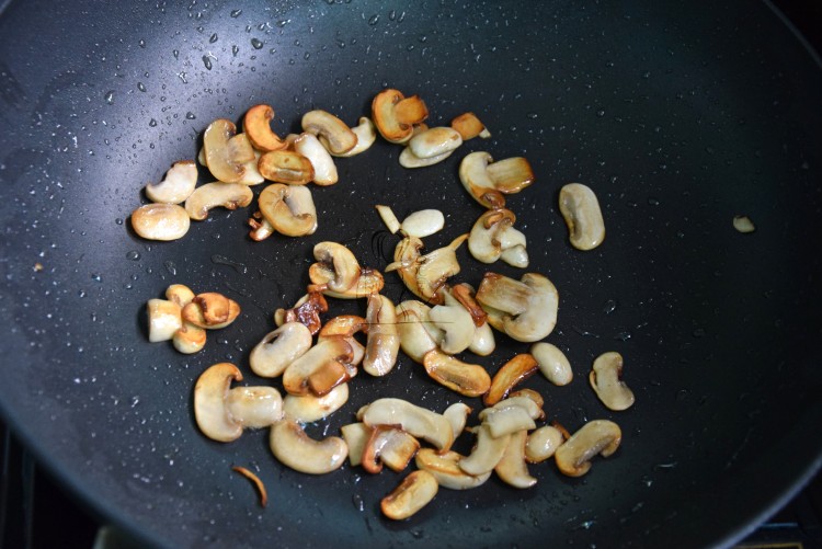 沙茶蘑菇培根饭卷