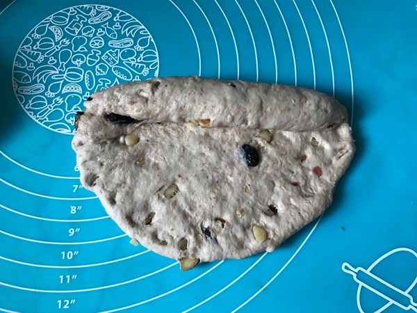 全麦坚果果干软欧