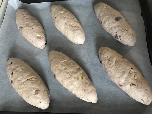 全麦坚果果干软欧