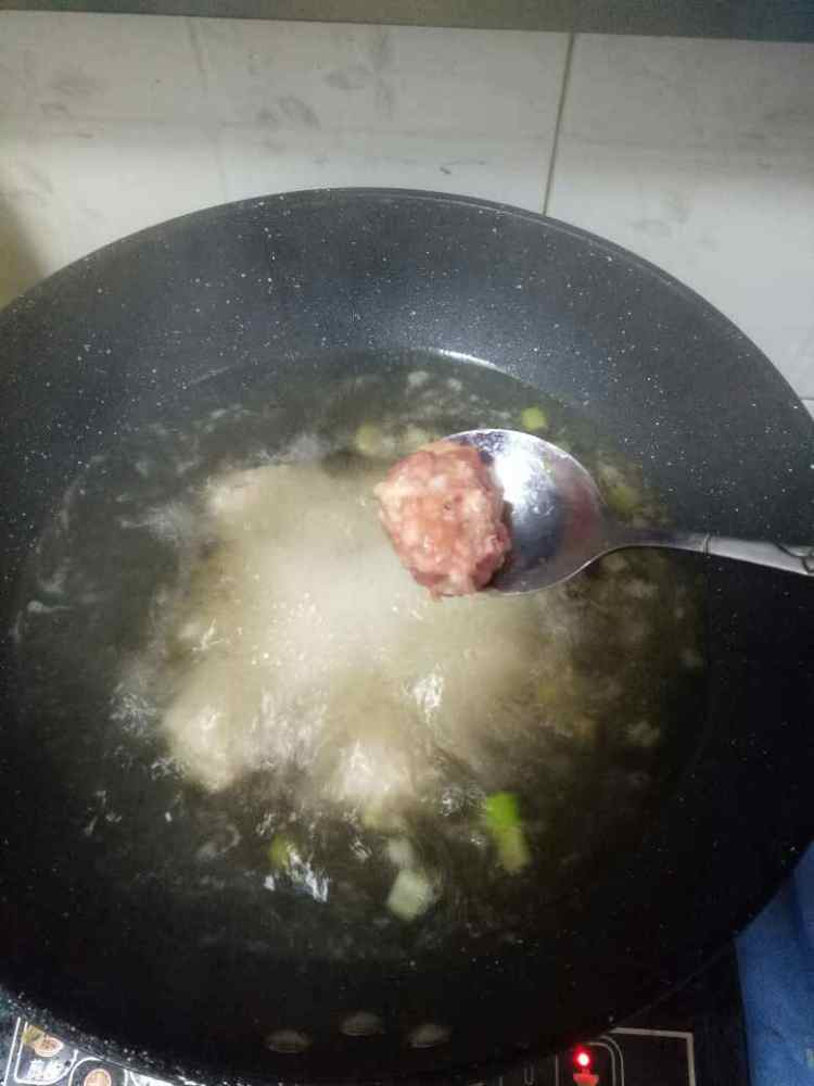 小白菜汆丸子