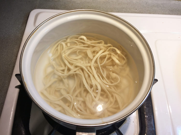 泡菜鲜奶油鸡肉面