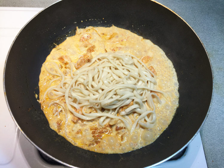 泡菜鲜奶油鸡肉面