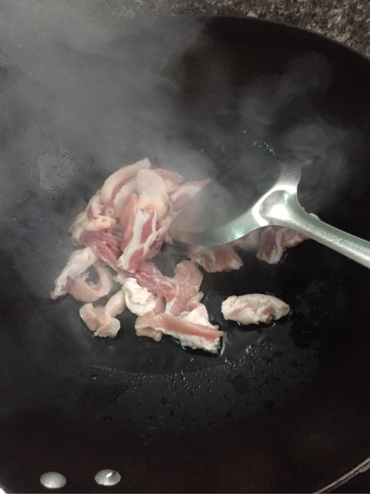 泡菜炒五花肉