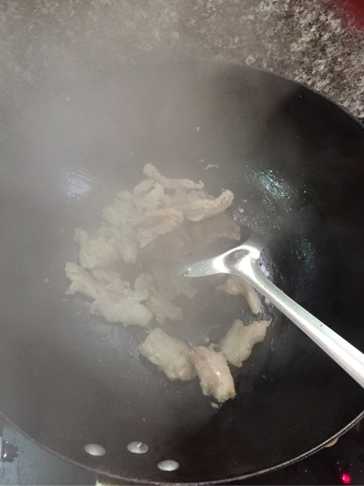 泡菜炒五花肉