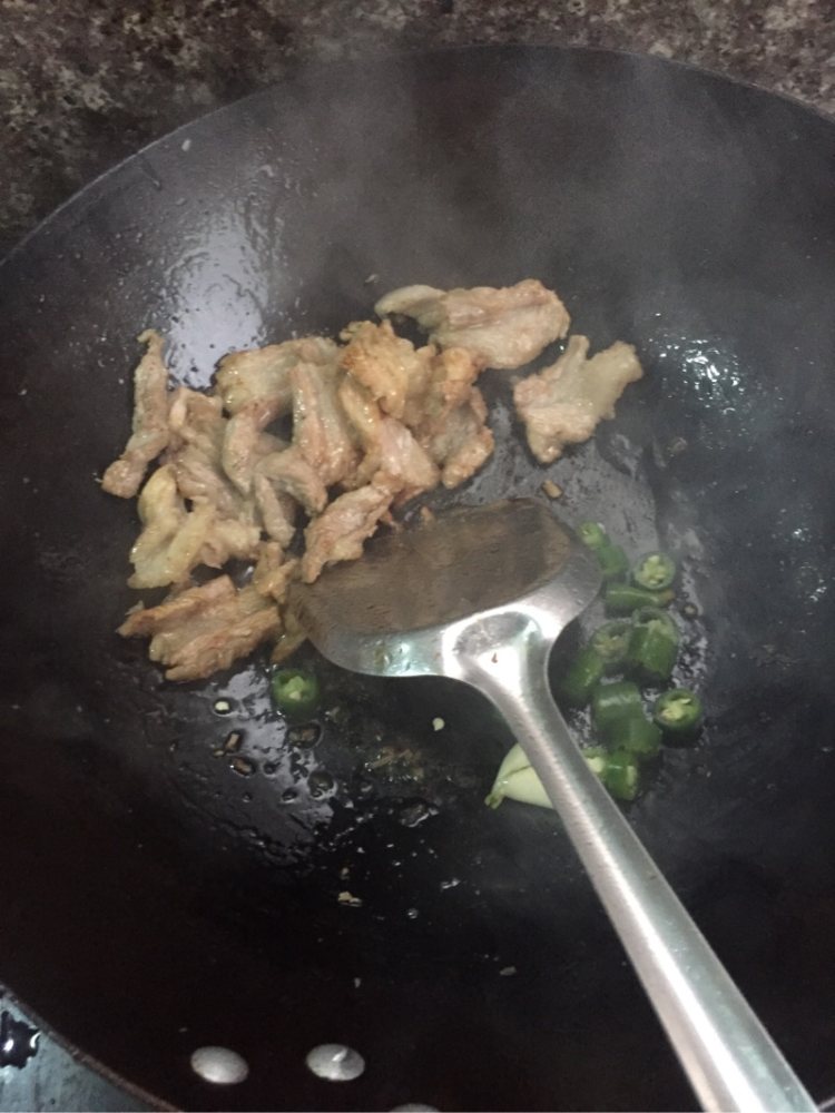 泡菜炒五花肉