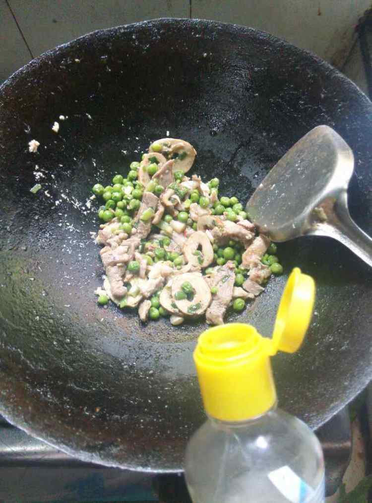 豌豆肉丝炒素鸡