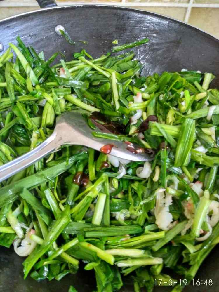 韭菜炒干贝边