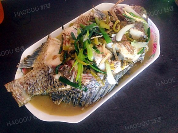 酸菜焖福寿鱼