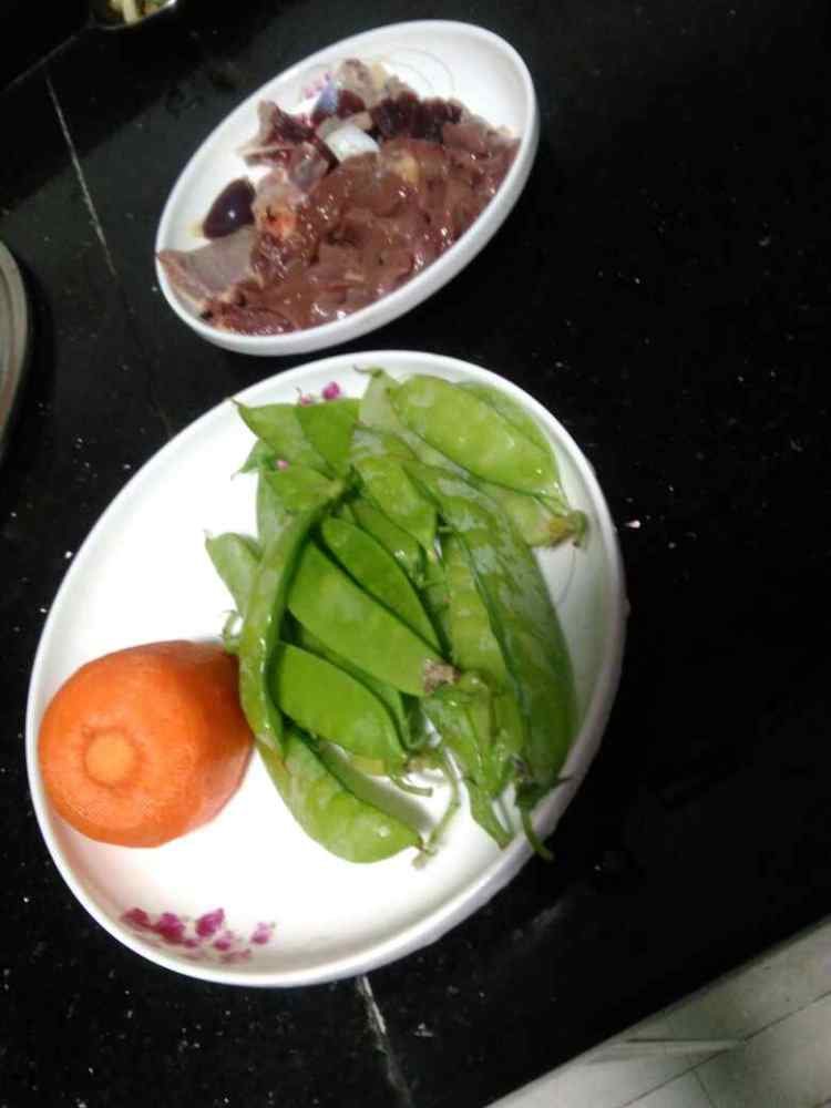 豌豆荚炒鸡杂