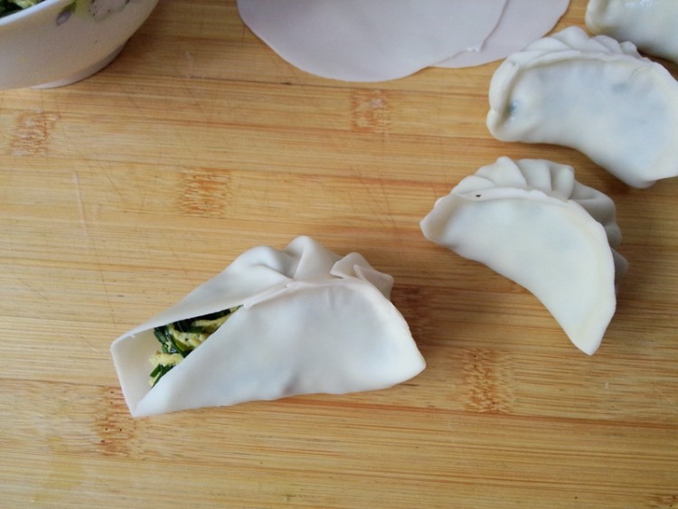 韭菜鸡蛋蒸饺