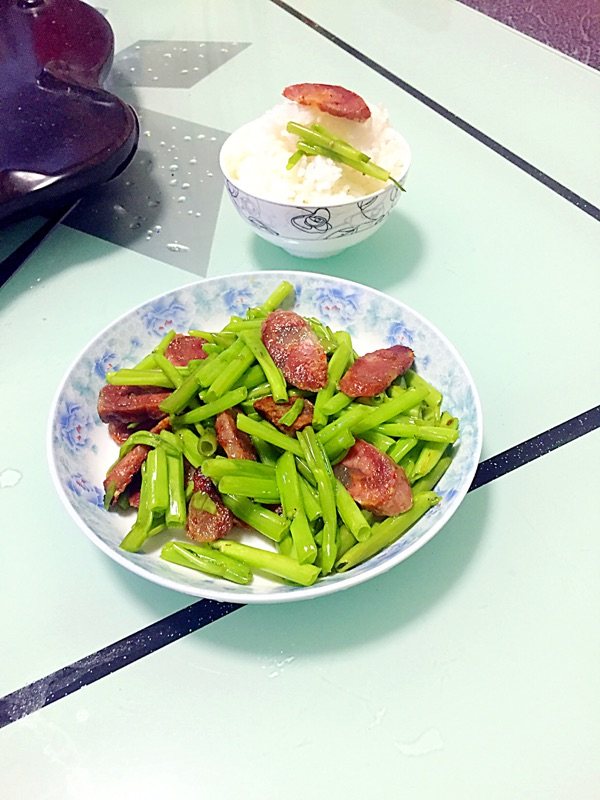 通菜梗炒腊肠