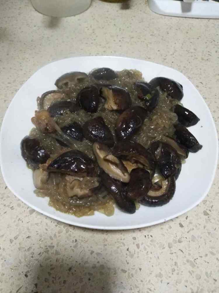 香菇肉片炖粉条