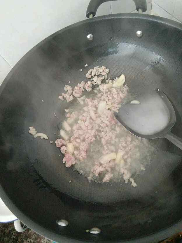 黑木耳炒肉沫