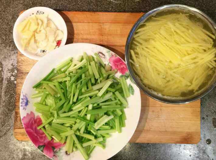 芹菜炒土豆
