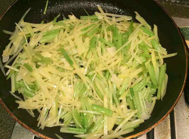 芹菜炒土豆