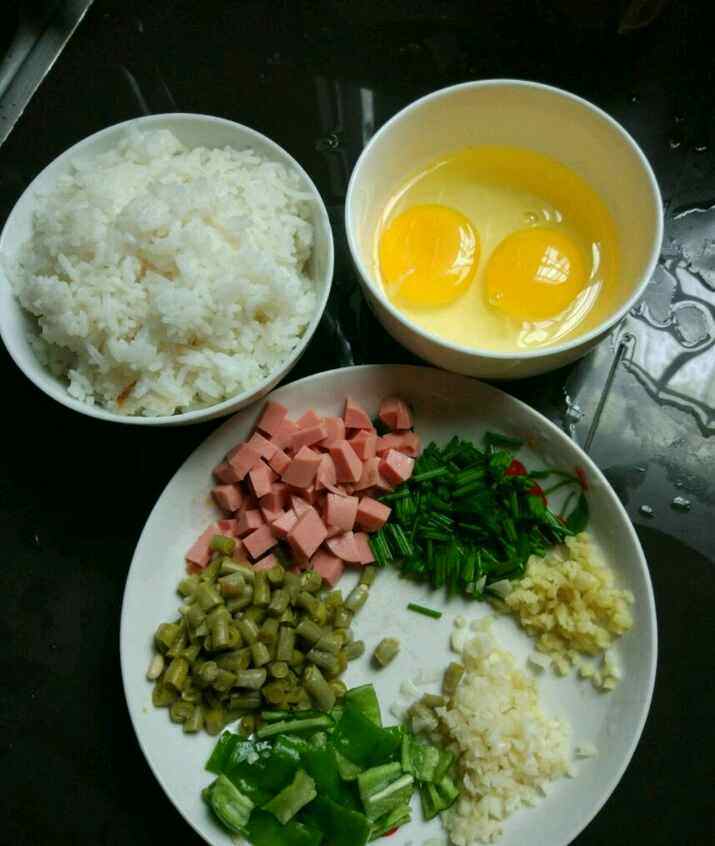 酸豆角火腿炒饭