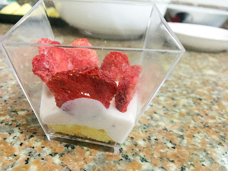 草莓杯子蛋糕