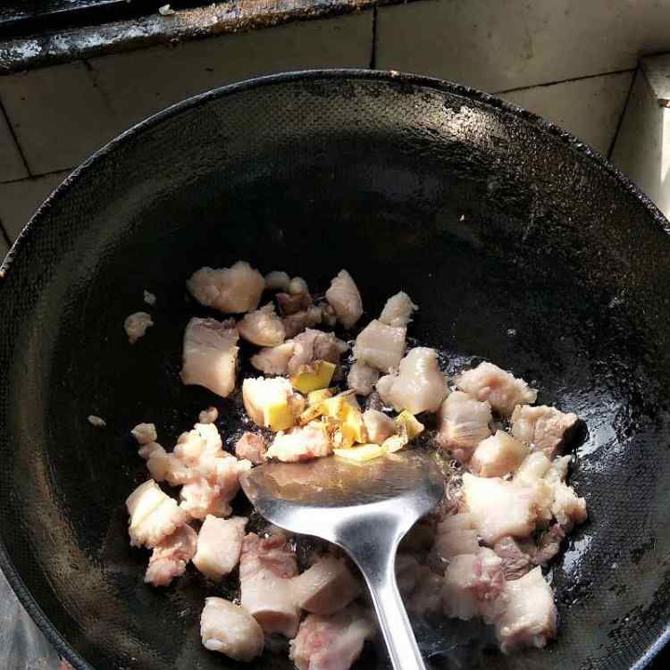 萝卜干烧肉