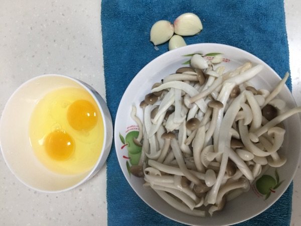 蟹味菇炒鸡蛋