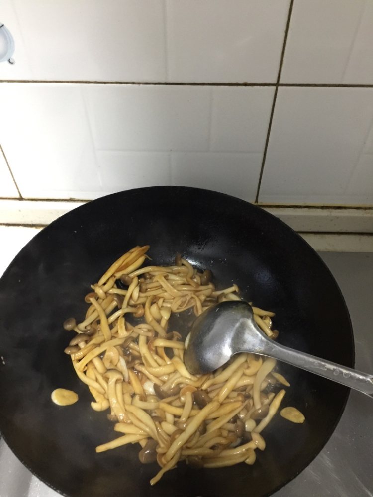 蟹味菇炒鸡蛋