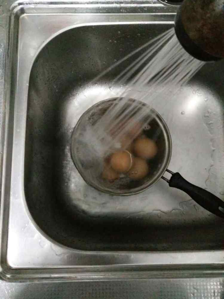 肉夹馍中的卤鸡蛋