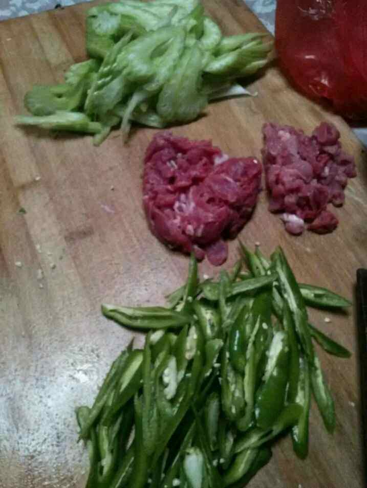 芹菜炒肉