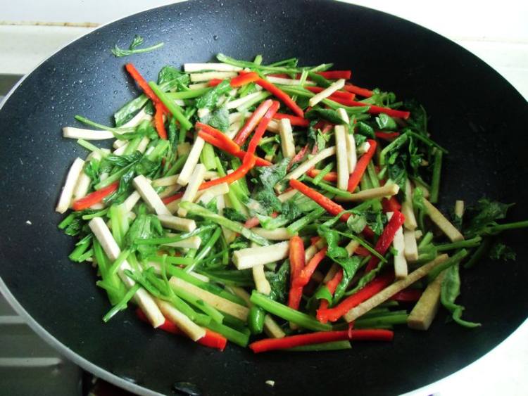 芹菜鸡蛋炒豆干