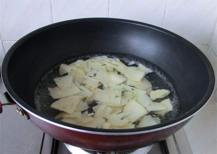 鲜笋雪菜炒腊肉