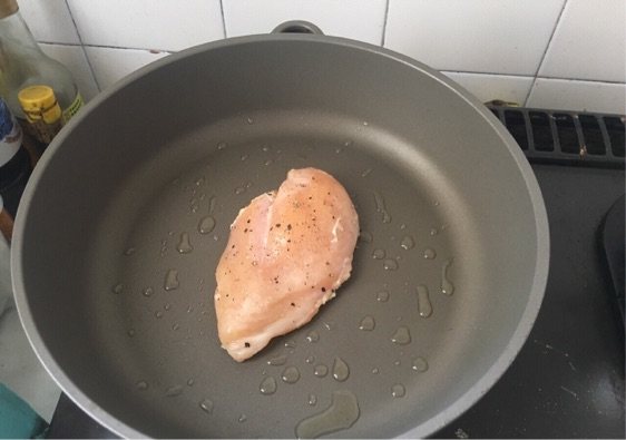 鸡肉拌牛油果