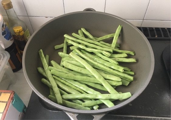 鸡肉拌牛油果