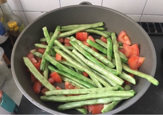 鸡肉拌牛油果